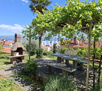 OPATIJA, LOVRAN - stan s okućnicom i pogledom na more