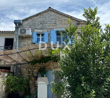 ISTRA, KANFANAR - Simpatična istarska kuća + 490 m2 građevinskog zemljišta!
