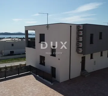 ŠIBENIK, VODICE – Duplex s bazenom i trajnim, otvorenim pogledom