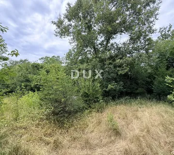 OTOK KRK, OMIŠALJ – Poljoprivredno zemljište uz asfaltiranu cestu, 1.430 m²