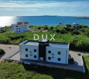 ZADAR, PRIVLAKA - Novogradnja! Vrhunski penthouse samo 140 metara od plaže s neodoljivim pogledom na more! S4