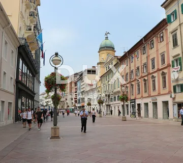 RIJEKA, KORZO - PRILIKA! - Poslovni prostor 1100m2 na Korzu