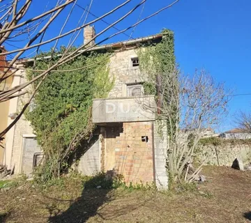 ISTRA, JURŠIĆI - Kamena kuća za renovaciju! - Juršići, Svetvinčenat