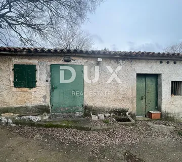 ISTRA, VALTURA - Građevinsko zemljište s objektom - Valtura, Ližnjan