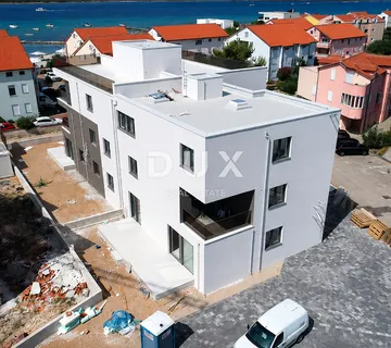 VODICE, SRIMA – Stan s 3 spavaće sobe i vrtom od 125 m², 70 m od plaže - Srima, Vodice