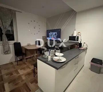 RIJEKA, KRALJEVICA, CENTAR - stan u prizemlju udaljen samo 110 metara od mora! PRILIKA!