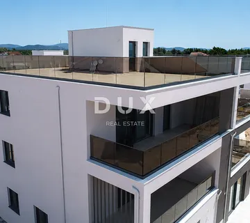 VODICE, SRIMA – Penthouse s liftom, krovna terasa 109 m², 70m od plaže - Srima, Vodice