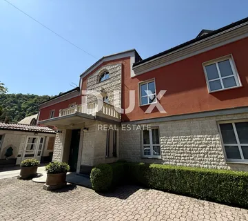 SAMOBOR, CENTAR - Prekrasna kuća s velikom okućnicom