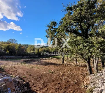 Otok Krk, Šilo - Očišćeno, ravno poljoprivredno zemljište, buduće građevinsko, 600m do prekrasnih plaža, mora i supermarketa s pristupnim putem ! - Šilo, Dobrinj