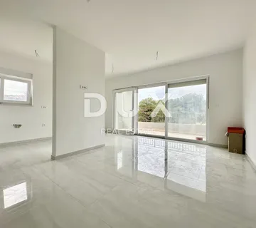 ISTRA, BUJE - Komforni 1S+DB u novogradnji s vrtom