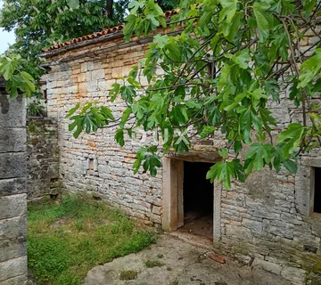 PAZIN,BERAM - Gospodarska zgrada 58m2 sa okućnicom - Beram, Pazin