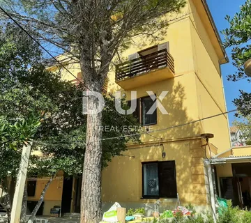 NOVI VINODOLSKI-Vila s smještajnim jedinicama blizu mora!