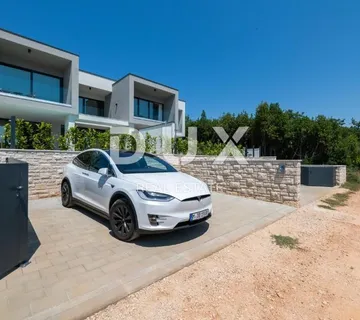 ISTRA, UMAG - Moderna vila s pogledom na more
