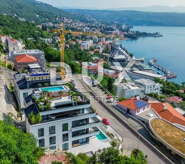 OPATIJA, CENTAR - 143m2 ekskluzivan stan u novogradnji s privatnim bazenom, panoramski pogled na more