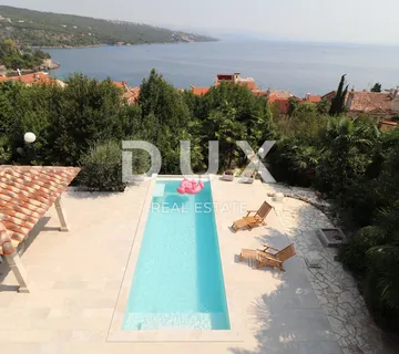 OPATIJA, VOLOSKO - vila 230m2 s bazenom i pogledom na more + uređena okućnica 1100m2