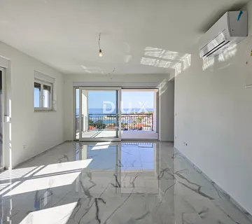 Rab, Banjol, trosobni stan, 113 m2, pogled na grad i more - Banjol, Rab