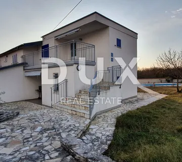 ISTRA, LABIN - Kuća s bazenom na potpunoj osami okružena zelenilom
