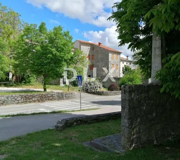 ISTRA, GRAČIŠĆE - Kuća u samom centru naselja