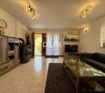 Kvarner, Crikvenica, jednosobni apartman + garsonijera, 80 m2, okućnica, terasa