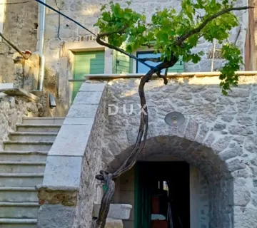 OTOK IŽ, VELI IŽ – Autentična renovirana kamena kuća u staroj jezgri, 70m od mora - Veli Iž, Zadar