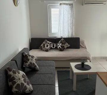 NOVI VINODOLSKI – uređena garsonijera, pored mora, 21 m²