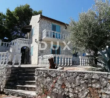 OTOK ŠOLTA - Prekrasna kamena kuća s pogledom na more - Grohote, Šolta