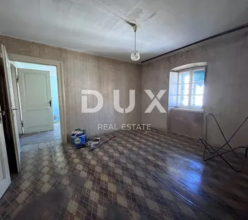 ŠIBENIK, CENTAR - Stan za potpunu adaptaciju s velikim potencijalom