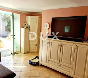 Krk, Omišalj Centar - Novo Adaptirana Kuća U Starom Gradu + Dvorište!!! Prilika!!!
