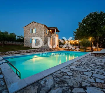 ISTRA, SVETI LOVREČ - Rustikalna kuća s bazenom - Sveti Lovreč Pazenatički