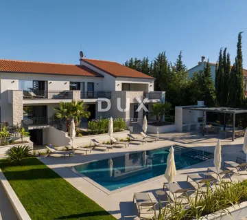 ISTRA, POREČ – Ekskluzivna vila, tri stambene jedinice, luksuz uz more