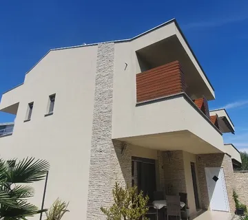 ISTRA, POREČ - Kuća s dva stana na vrhunskoj lokaciji