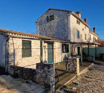 ISTRA, SVETVINČENAT - Kamena kuća s dvije stambene jedinice