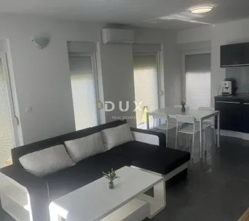 BIOGRAD NA MORU - stan u prizemlju sa garažom