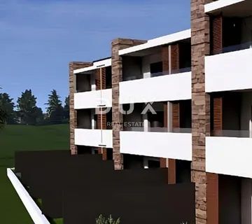 ISTRA, UMAG - Višeetažni stan s vrtom u suvremenoj novogradnji