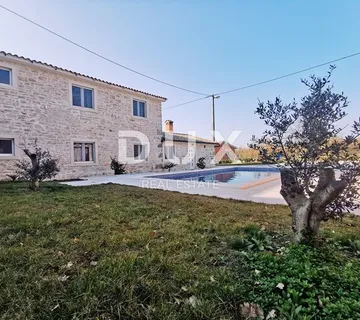 ISTRA, VIŠNJAN - Imanje s dvije kuće i pogledom na more