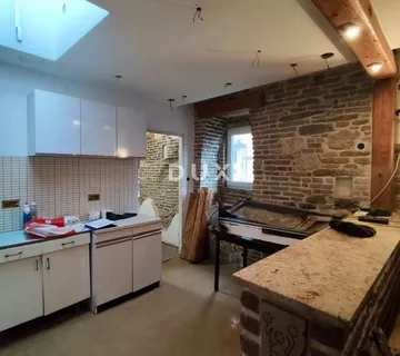 Rijeka, centar, stan, 100 m2, započeta adaptacija