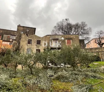 ISTRA, BUJE - Kuća na jedinstvenoj lokaciji s panoramskim pogledima