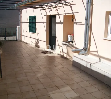 OTOK KRK, GRAD KRK (ŠIRA OKOLICA) - Prizemnica sa okućnicom - Milohnići, Krk
