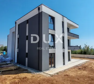 ZADAR, PRIVLAKA - Elegantan stan s vrtom samo 190 metara od mora! Novogradnja! S3 - cover