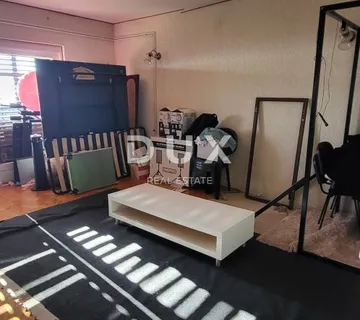 RUKAVAC, MATULJI - samostojeća kuća s 2 stana + garaža + konoba za renovaciju - cover