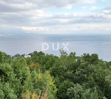 OPATIJA, CENTAR- građevinsko zemljište 1900m2 s GRAĐ. DOZVOLOM s panoramskim pogledom na more za obiteljsku kuću/ villu/ stambenu zgradu-stanove -apartmane/ kuću za iznajmljivanje - odmor s bazenom - cover