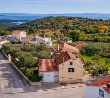 ISTRA,MARČANA - Obiteljska kuća u blizini mora - cover