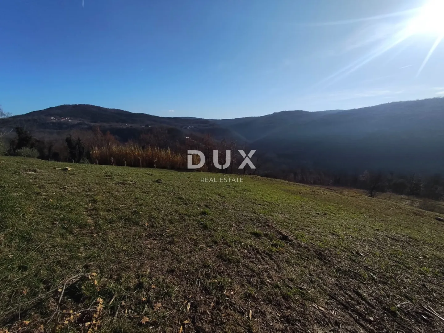 ISTRA, MOTOVUN - Građevinsko zemljište na osami s pogledom - cover