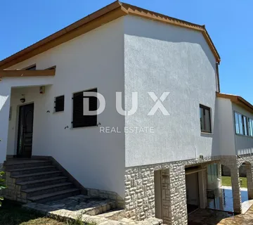 ISTRA, PREMANTURA - Velika kuća s garažom i 3 stambene jedinice! - cover