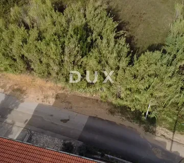 ZADAR, PRIVLAKA - Građevinsko zemljište 150 metara od mora! - cover