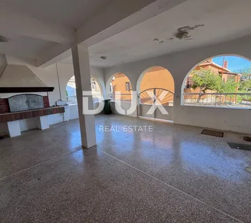 ZADAR, PETRČANE - Prekrasna dvojna kuća 1. red do mora - cover