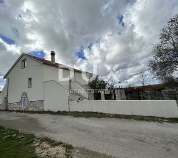SUKOŠAN, DEBELJAK - Prostrana kuća s pomoćnim objektom/apartmanom - cover