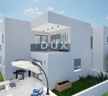 ŠIBENIK, SRIMA – Stan u novogradnji s velikim vrtom, 70 m od mora! - cover