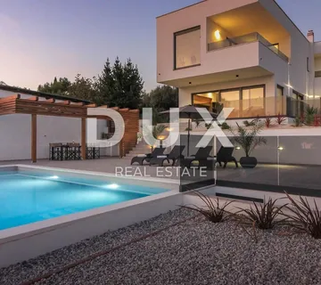 ISTRA, POMER - Moderna vila s jedinstvenim panoramskim pogledom na more - cover