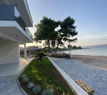NEVIĐANE, PAŠMAN - Apartmanska novogradnja 1. red do mora - cover